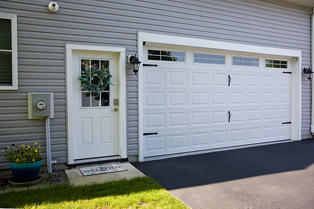 24/7 Emergency Garage Door Panel Replacement experts in Medford, WI
